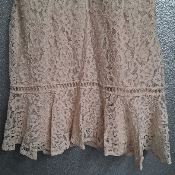 Lush Cream Lace Dress With Bell Sleeves Slze M - Picture 3 of 10